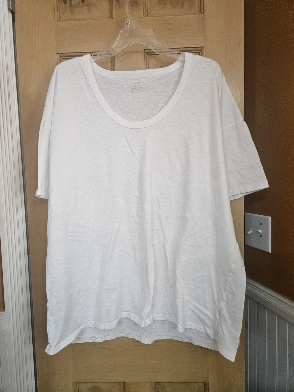 Aerie Slightly Distressed White Scoop Neck Women’s Tee